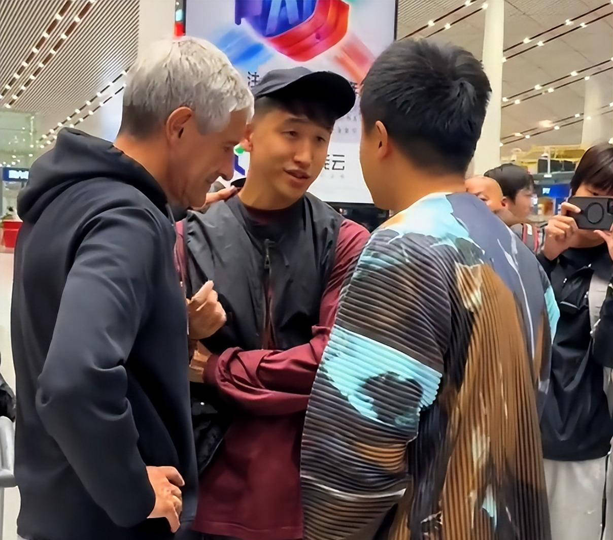 得一名替补, 员似乎对塞, 中途下课的 得一名替补, 员似乎对塞, 中途下课的