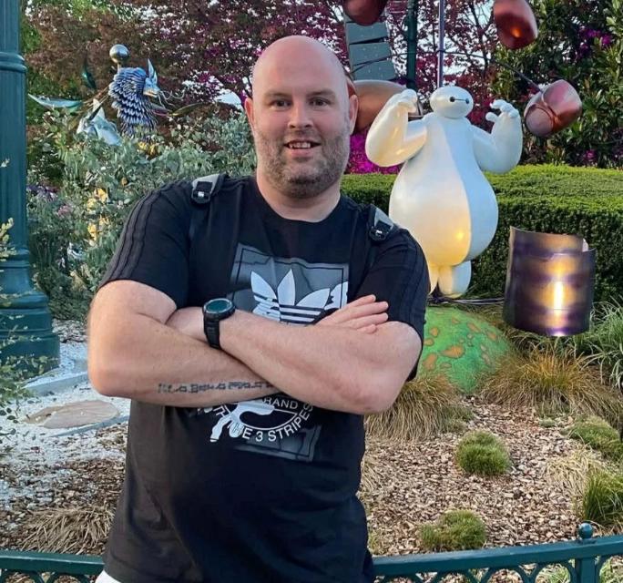 间里, 备帮助任何